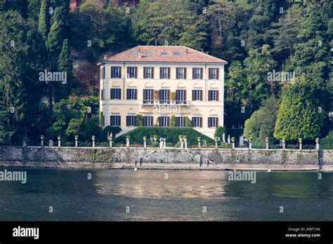 lago di como venduta versace|Donatella Versace Purchased an Italian Lake House for $5.6 .